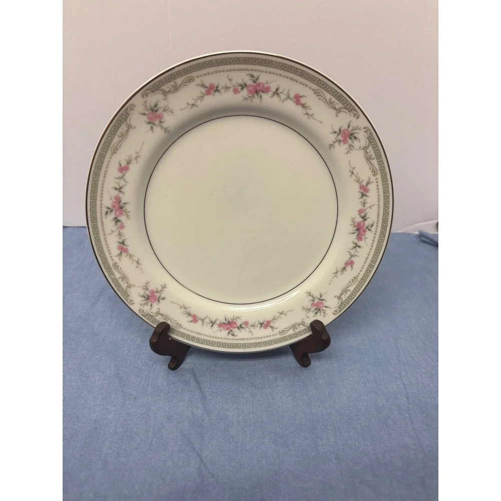 Mikasa Chateau 5725 Salad‎ Plate White Pink Floral Japan 7.5in (7 pcs)